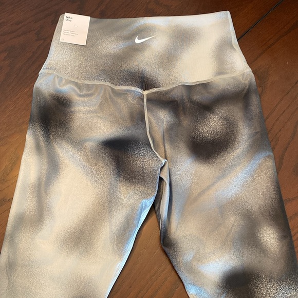 NWT - Nike Women's One High-Waist Full-Length Leggings. Size Medium. - Picture 7 of 14